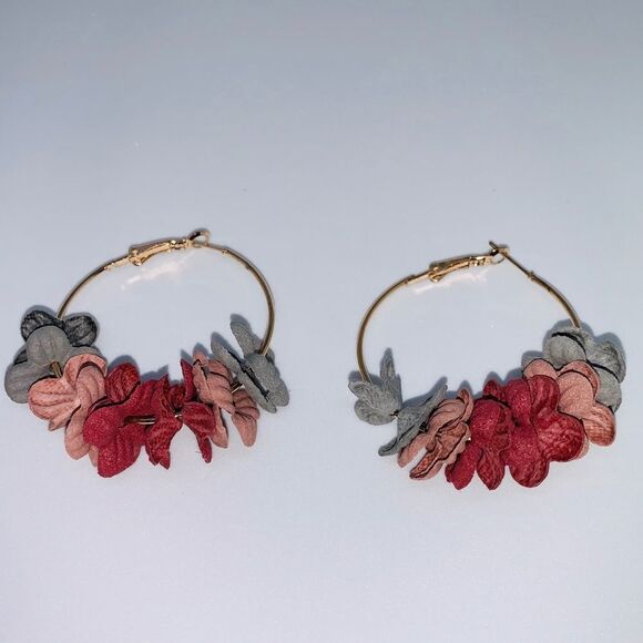 (G3) Floral Hoop Earrings - Picture 3 of 7